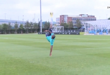 VIDEO: Kompany luyện chiêu độc trước chuyến du đấu Việt Nam